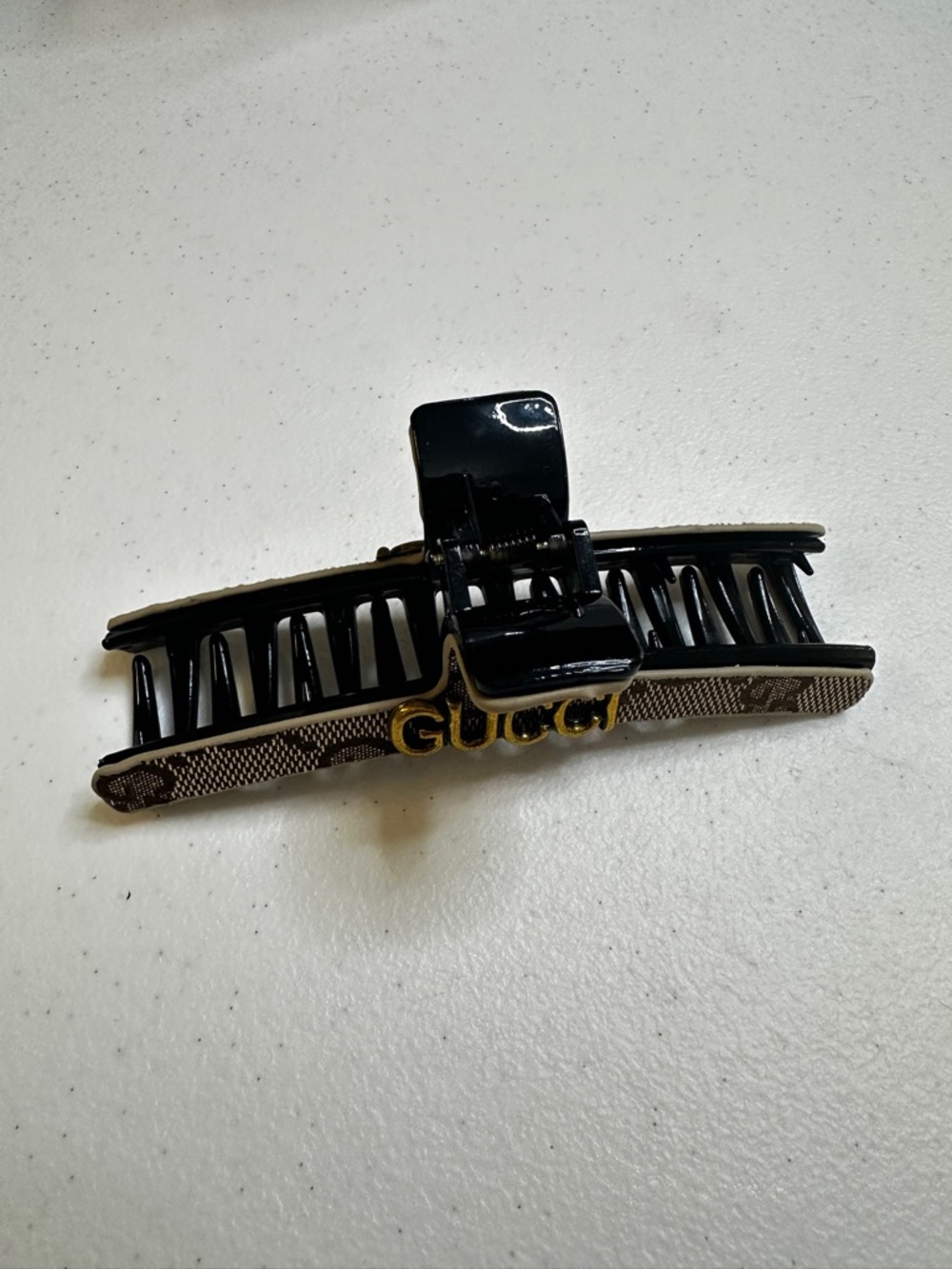 Gucci Brown Monogram Hair Claw with Gold Logo - Picture 3 of 6